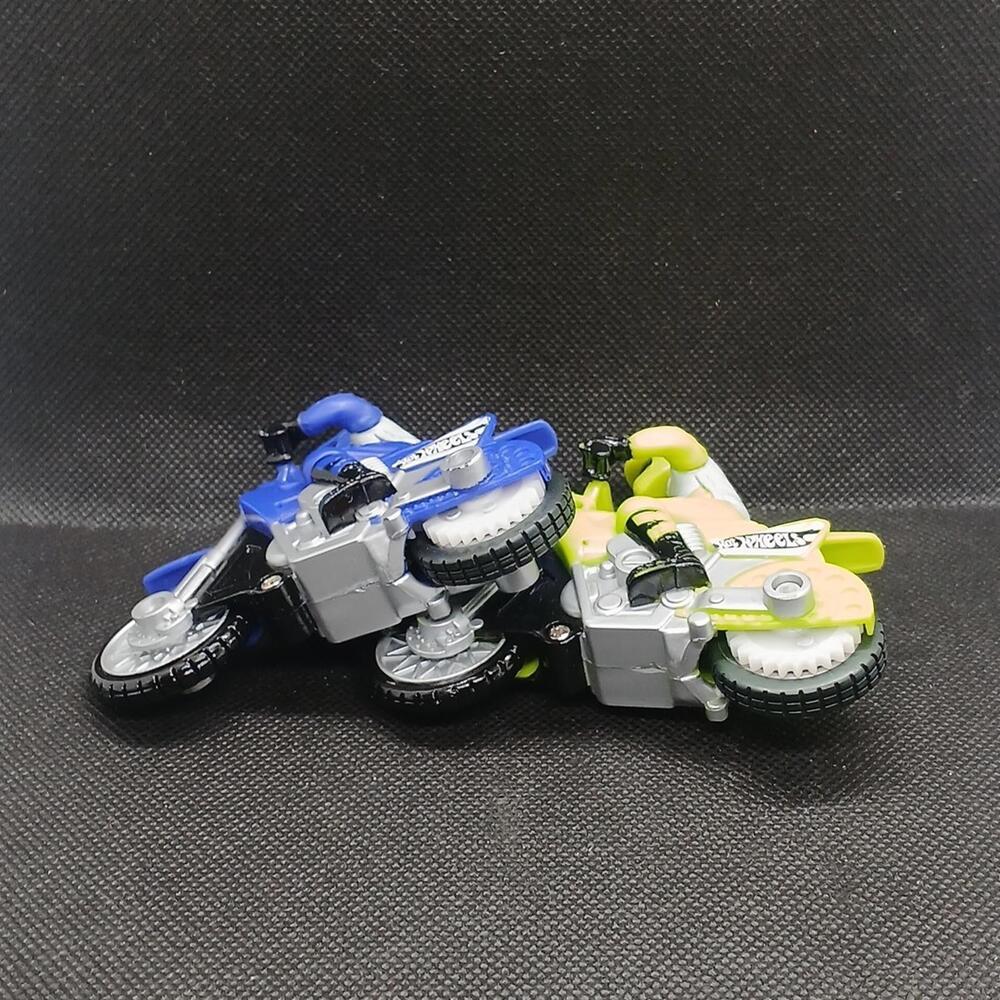 Lot of 2 Hot Wheels Friction Motorcycle Racers, Blue & Yellow - Picture 4 of 6